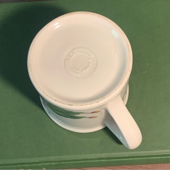 Heartstone Stoneware Hand Painted Mug Mistletoe Pattern Traditional Size Coffee - Picture 7 of 10